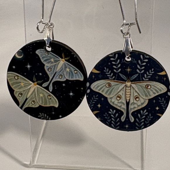 Moth earrings - Picture 1 of 7